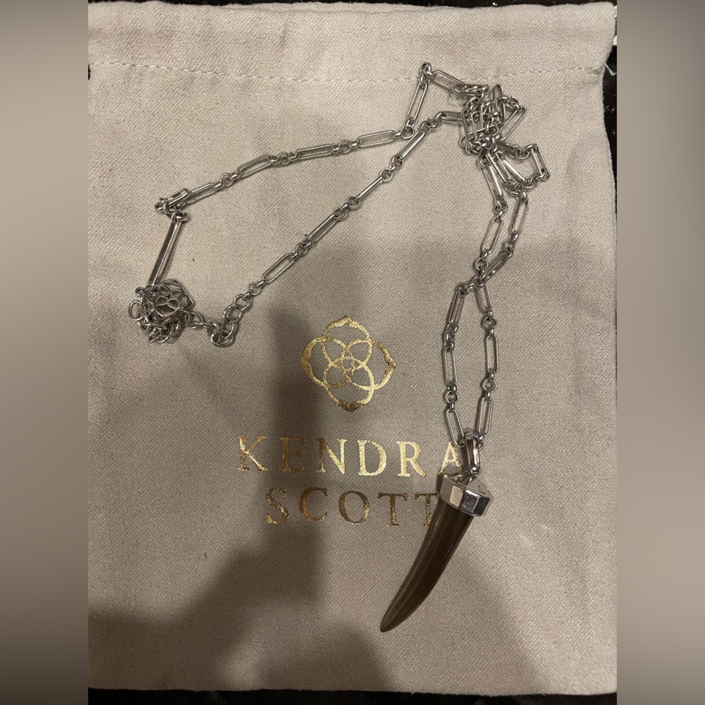 Kendra Scott necklace
